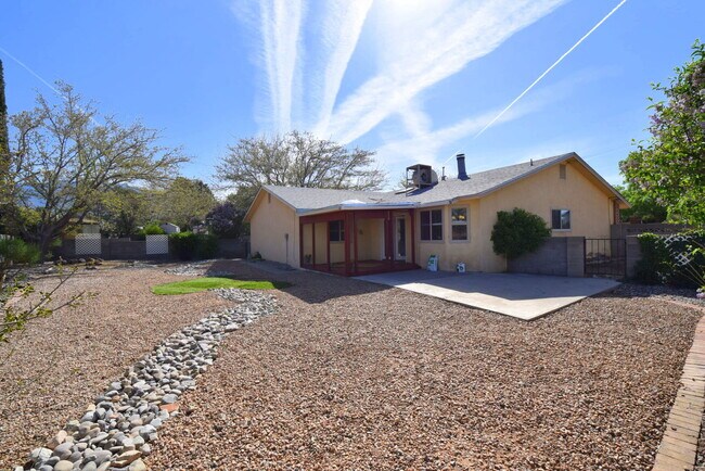 Building Photo - Pristine NE Home! NEW KITCHEN LA CUEVA S.D...