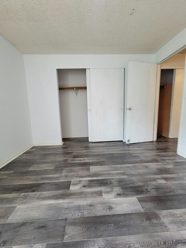 Building Photo - 318 S 174th Pl