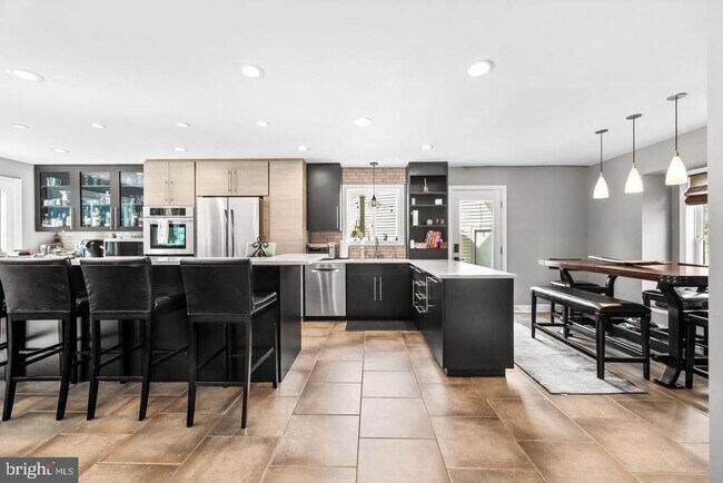 Building Photo - 6 Hounds Hollow Ct