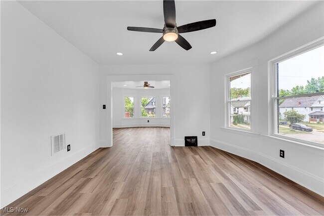 Building Photo - 10222 Parkgate Ave