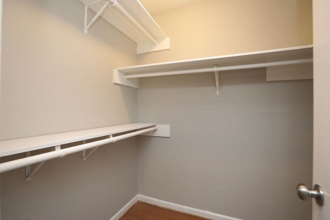 Building Photo - For Lease | 2 Bed, 2 Bath | 925 Sq Ft | Lakecrest Community |