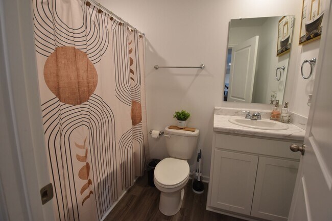 Building Photo - Five Bedroom Home in Greenfield for Rent