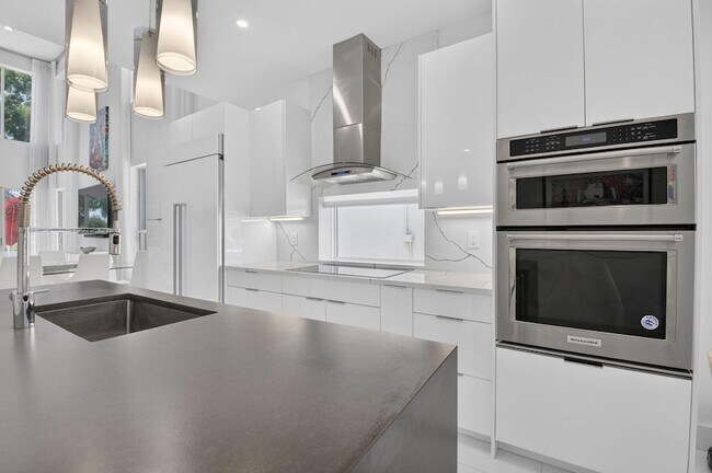 Building Photo - 5835 NW 42nd Terrace