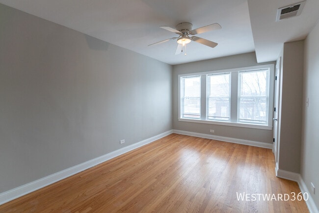Building Photo - 4344 N Mozart-2E