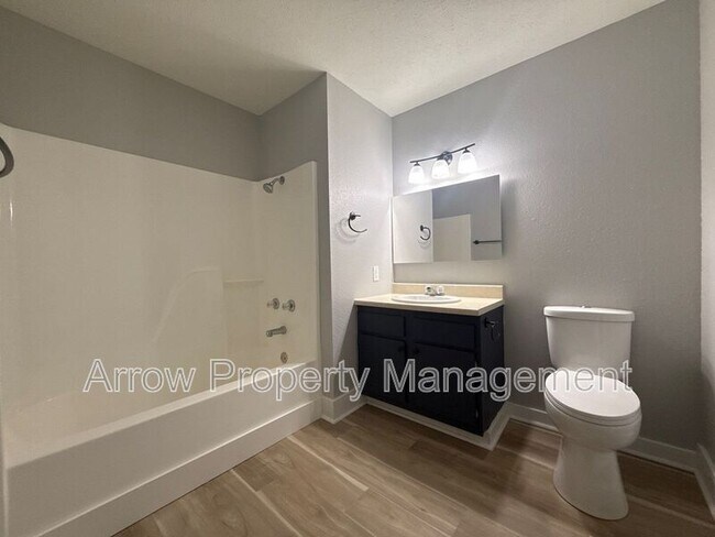 Building Photo - 940 27th St