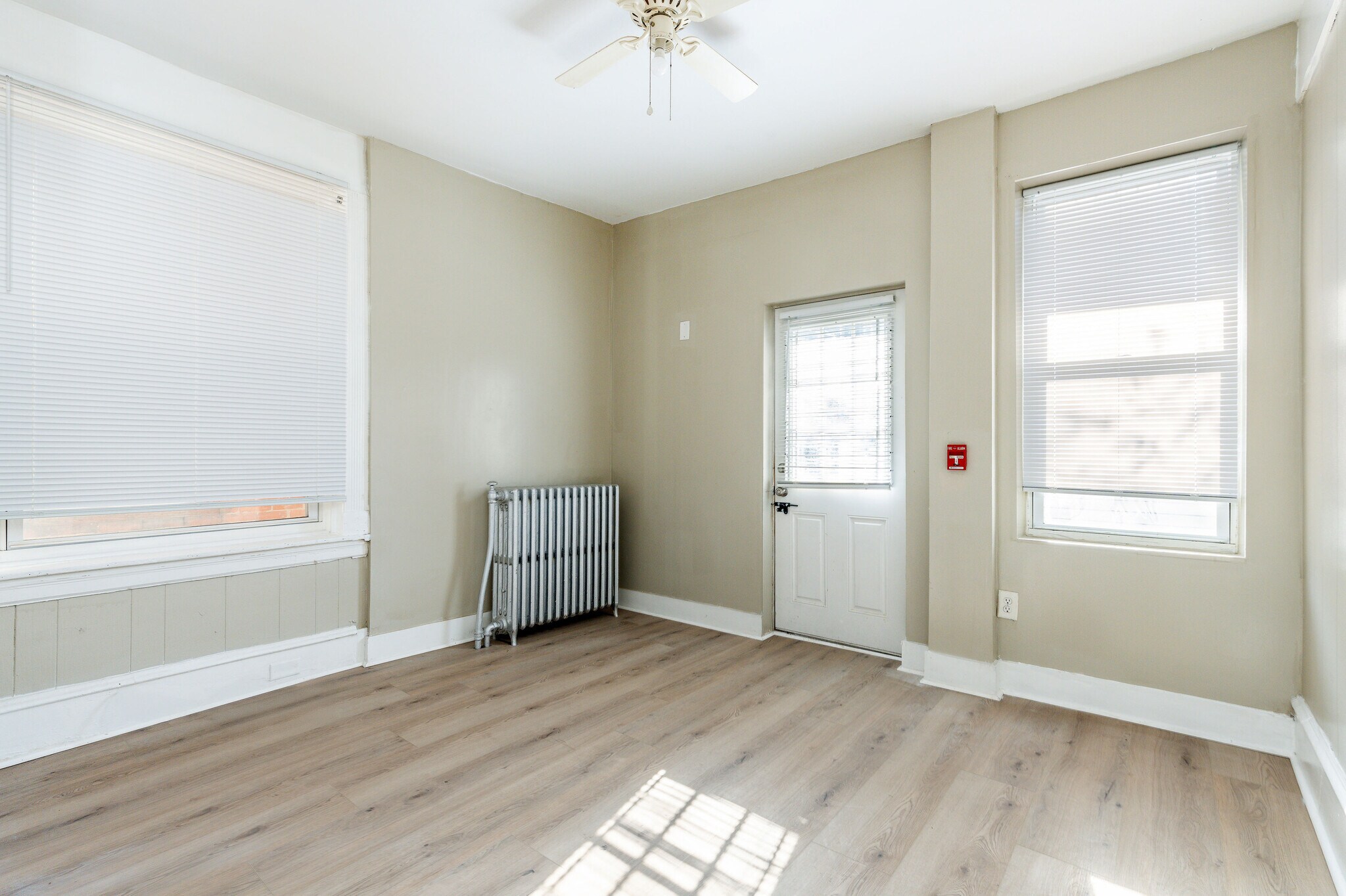 Building Photo - 3864 W Girard Ave