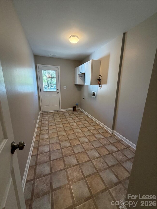 Building Photo - 13812 Hill St