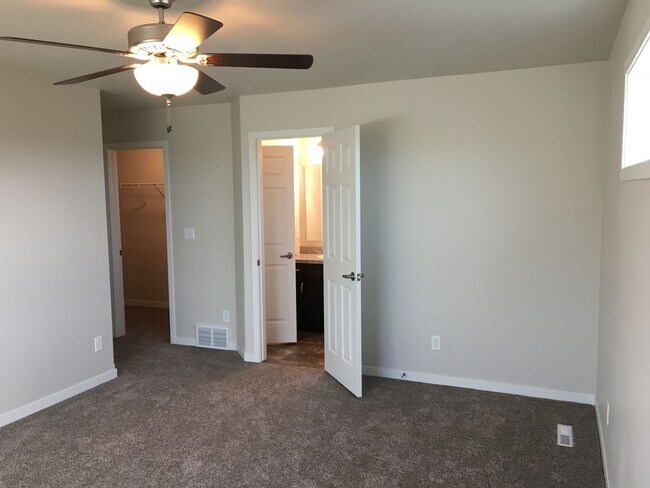 Building Photo - 4559 Blue Stem Way