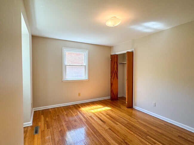 Building Photo - 311 S 12th Ave