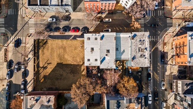 Building Photo - 607 1st St