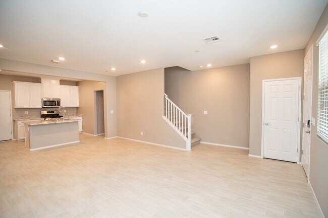 Building Photo - Gorgeous Townhome 3/2 in Santa Rosa Community in Summerlin!
