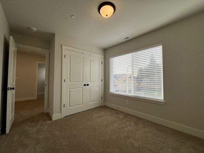 Building Photo - Modern 2025-Built 4 Bedroom Home with EV Charging, 5kW Solar, Open-Concept Living, Scenic Outdoor...