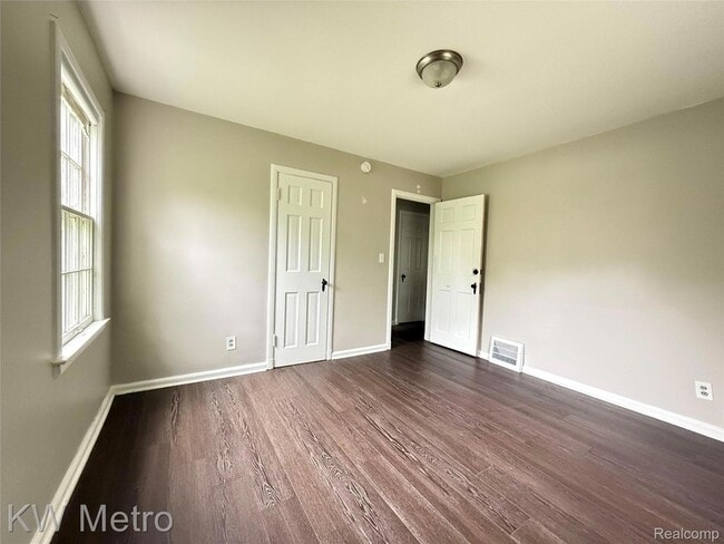 Building Photo - 1305 Collegewood St