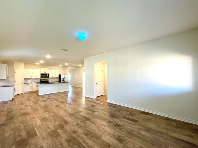 Building Photo - *MOVE IN SPECIAL* Stunning 4/2 Home With Access To Pool, Trails & 24-Hour Fitness Center!