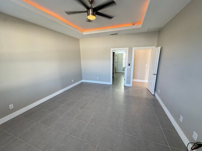 Building Photo - $500 OFF OF A MONTH OF RENT! Beautiful 4BD/2BA Home in Poinciana – No HOA Approval Needed! Pets W...