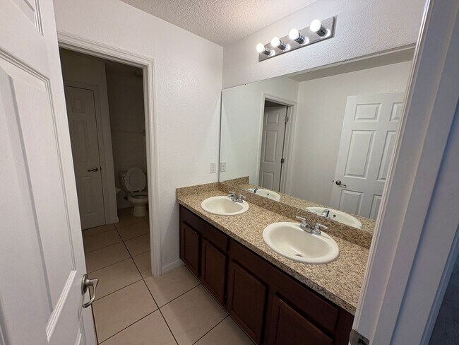 Building Photo - LARGE// Brand New 4/3.5 Bedroom Home in Breckenridge// APOPKA!!!