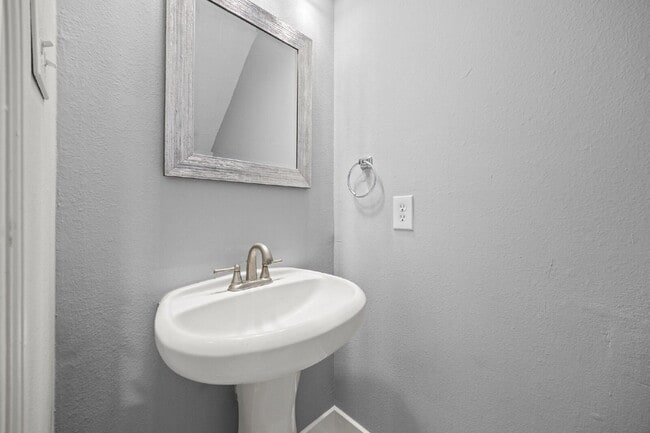 Building Photo - Updated 4-Bedroom Conroe Rental with Cul-De-Sac Privacy in Hunters Glen