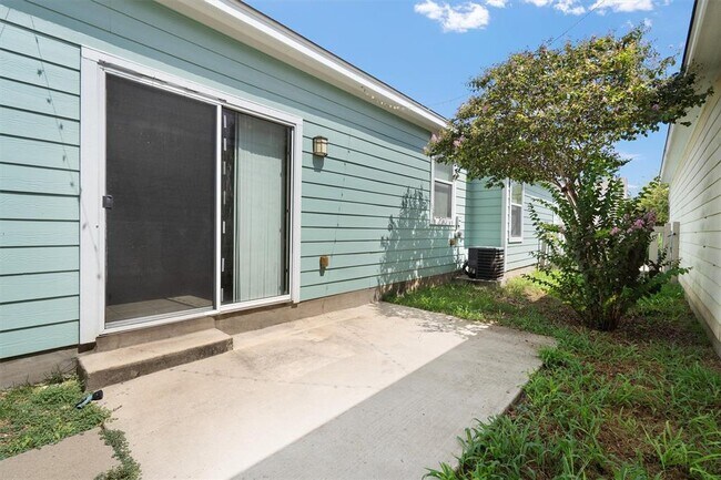 Building Photo - 1606 Sanders