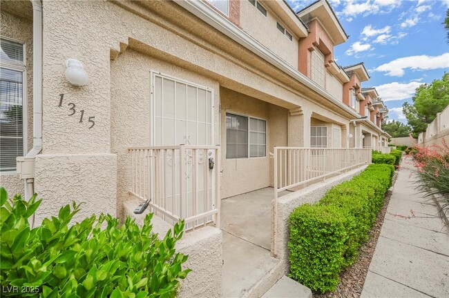 Primary Photo - 1315 Silver Sierra St