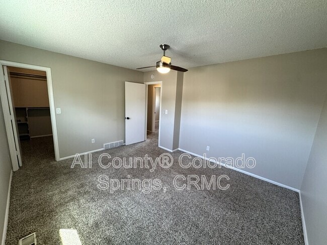 Building Photo - 5185 Nolte Dr N