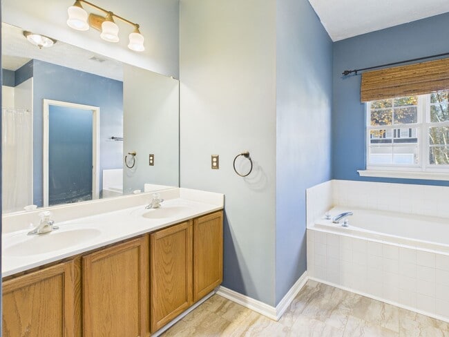 Building Photo - 10561 Gallant Fox Way