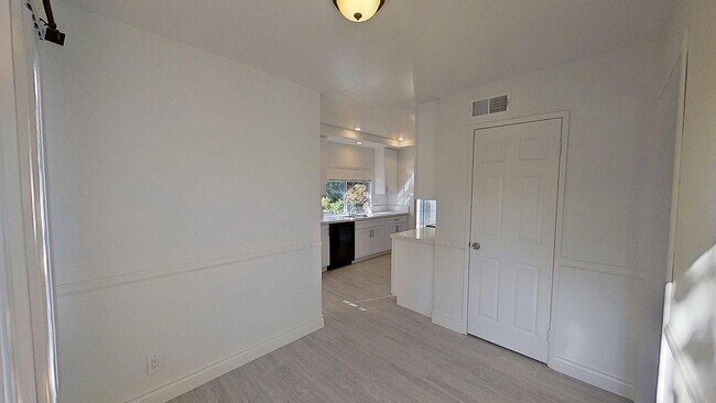 Building Photo - 26 Duane