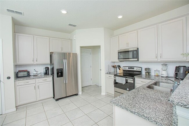 Building Photo - 3851 Plainview Dr
