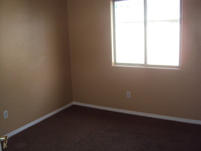 Building Photo - Beautiful Home in St. George