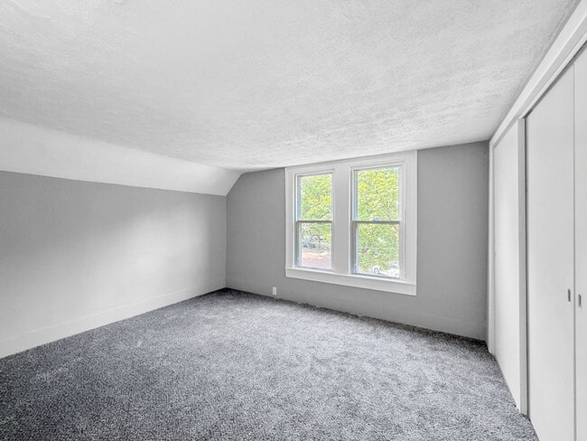Building Photo - Don’t Miss This Lovely 2-Bed, 1-Bath Home ...