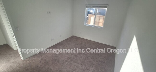 Building Photo - 1349 NE Cobbleridge Lp