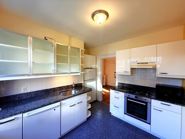 Building Photo - 333 Harvard St