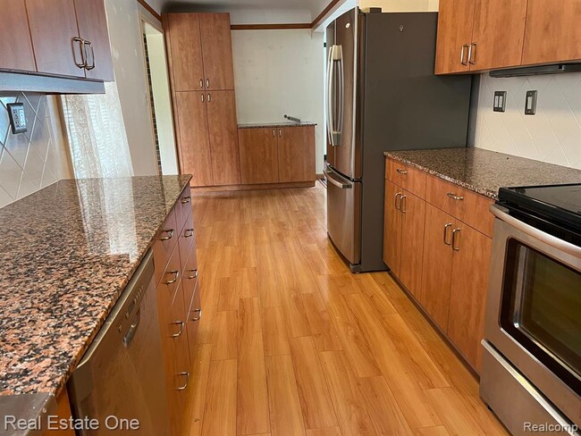 Building Photo - 13630 Balfour Ave