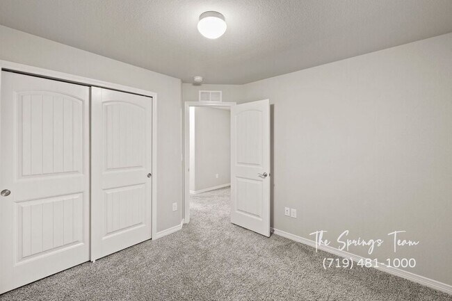 Building Photo - 10957 Matta Dr