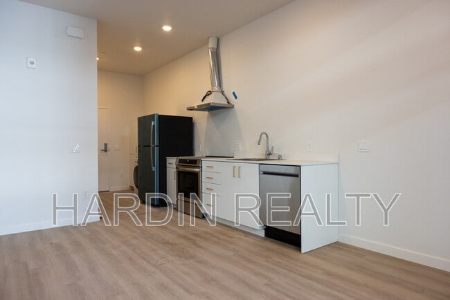 Building Photo - 500 16th St