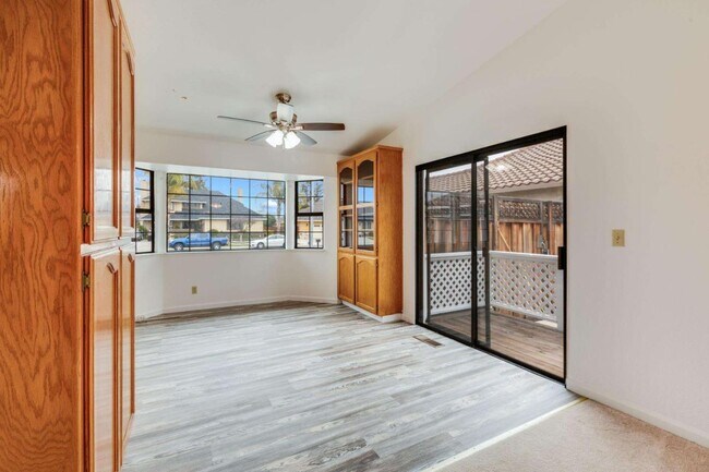 Building Photo - 431 Paul Dr