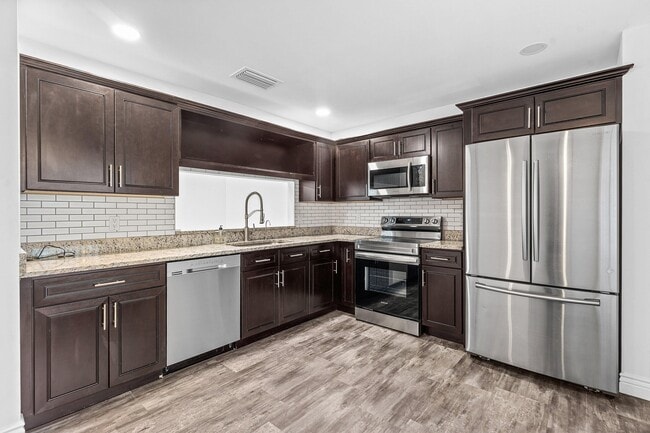 Building Photo - 125 Raintree Trail