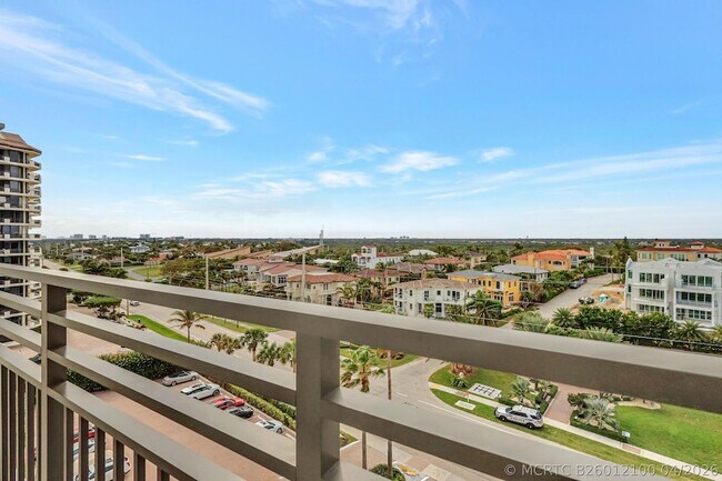 Building Photo - 840 Ocean Dr