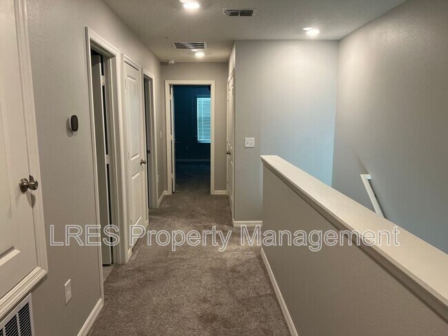 Building Photo - 2271 Hollyberry Wy