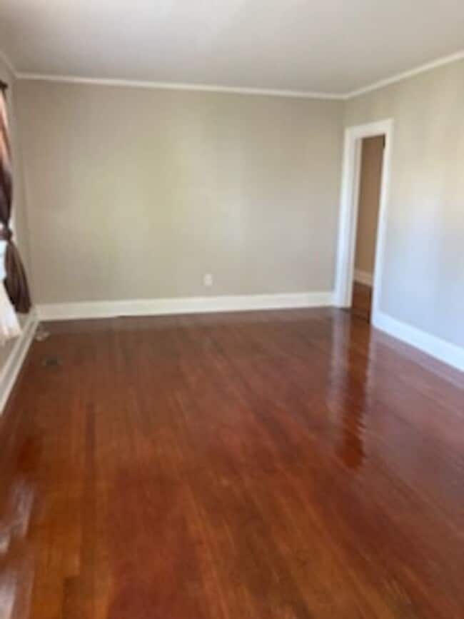 Building Photo - Charming and Updated 3 BR, 1 BA in Goldsboro