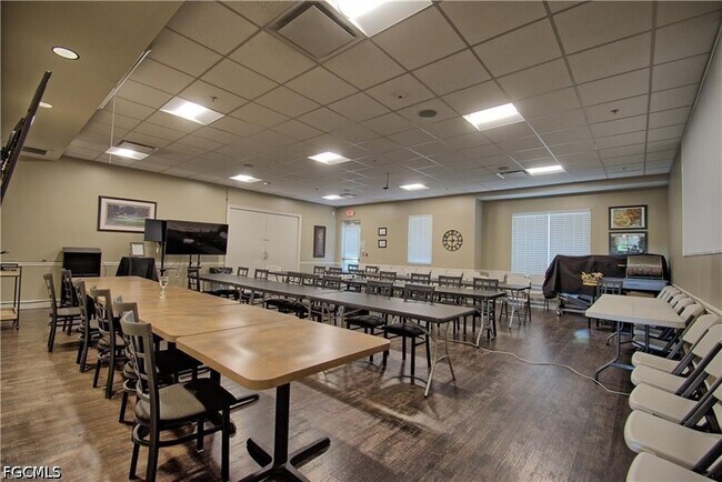 Building Photo - 5665 Trailwinds Dr