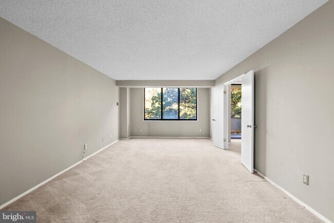 Building Photo - 5225 Pooks Hill Rd