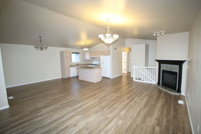 Building Photo - 3 Bedroom Home in North East Anchorage!