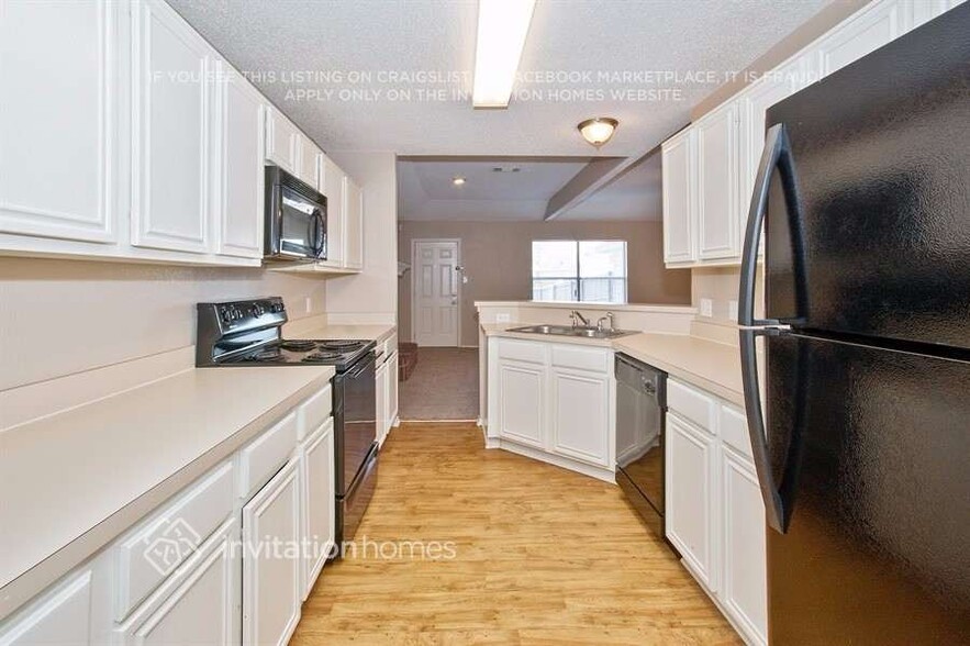 Building Photo - 733 Kristi Ln