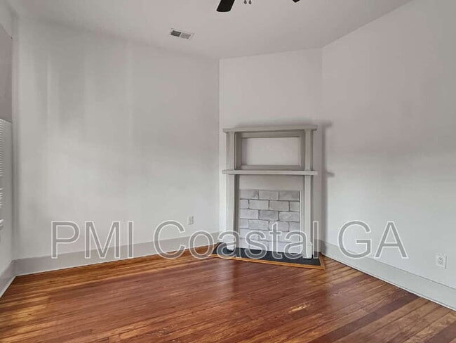 Building Photo - 314 W 42nd St