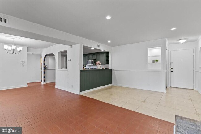 Primary Photo - 202 Buckingham Ln