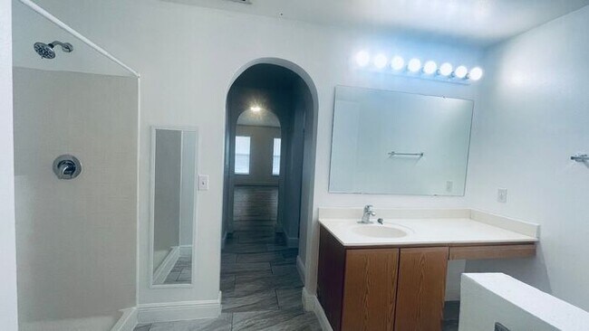 Building Photo - 729 Del Rio Way