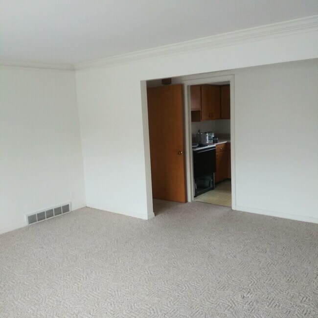 Building Photo - 2125 Village Dr