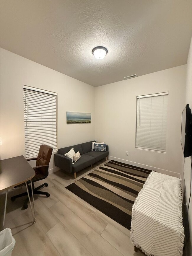 Building Photo - 663 Juniper Hill Dr