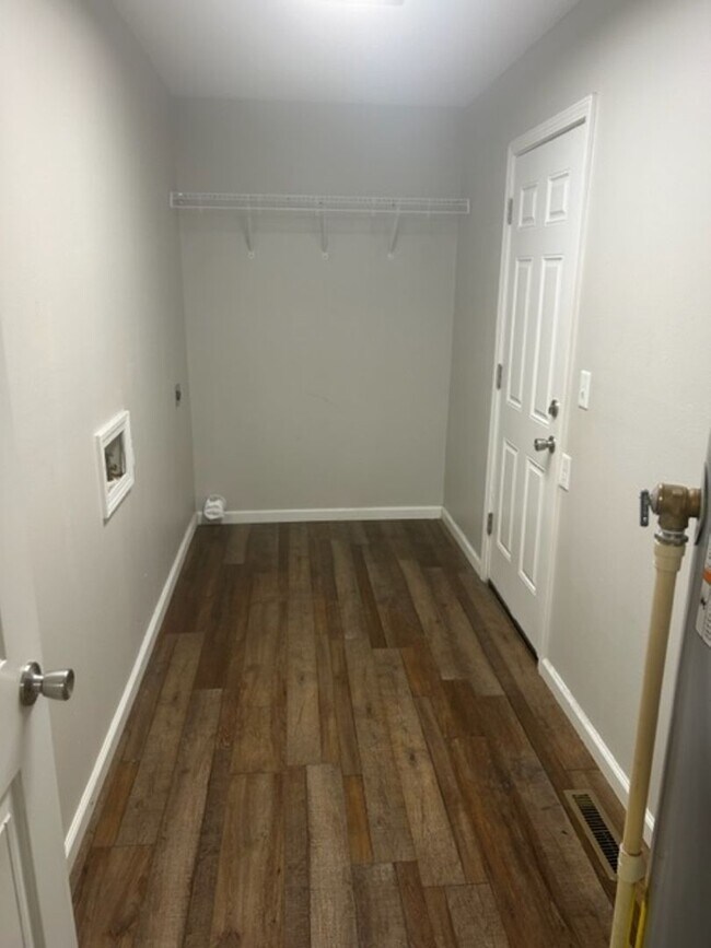 Building Photo - FOR LEASE! NEWLY REMODELED 3 BED/1.5 BATH HOME IN CARL JUNCTION-$1300 RENT-$1300 DEPOSIT
