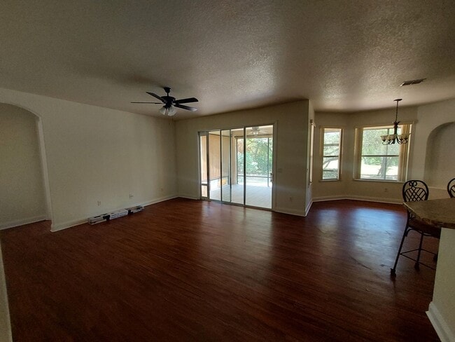 Building Photo - Beautiful 3/2/2 on 1/3 of an acre